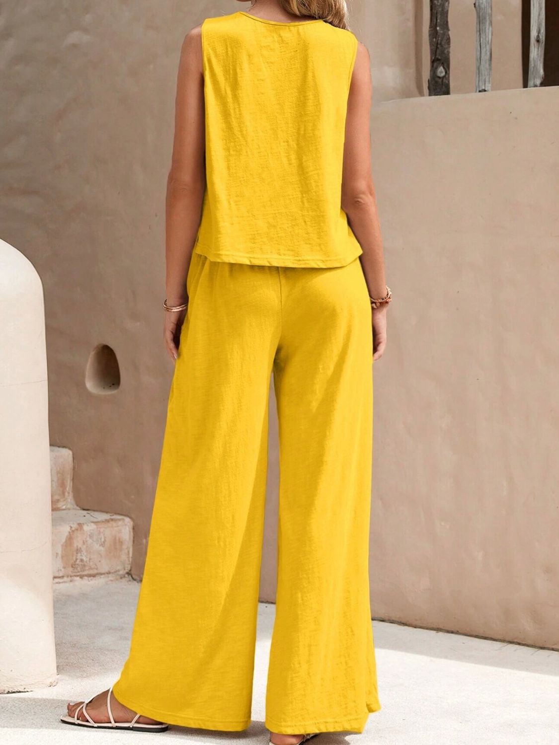 Title: Round Neck Sleeveless Top and Wide Leg Pants Set – Simple & Sophisticated Two-Piece