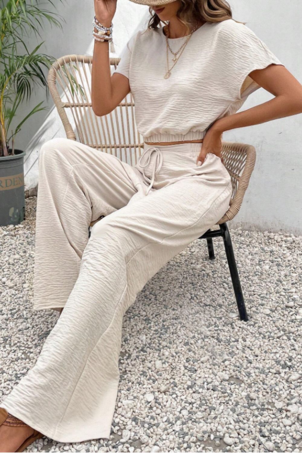 Round Neck Short Sleeve Top and Pants Set – Effortlessly Stylish Two-Piece Outfit