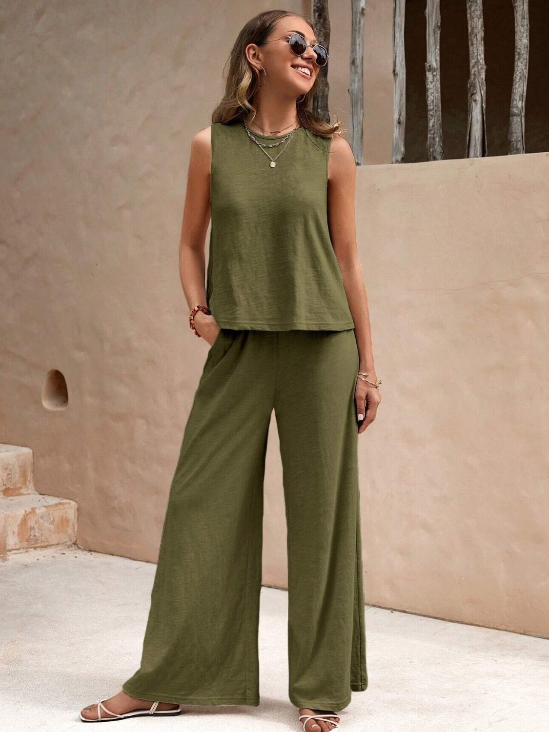 Title: Round Neck Sleeveless Top and Wide Leg Pants Set – Simple & Sophisticated Two-Piece